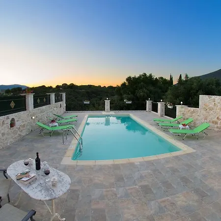 Stunning Tranquil With Private Pool סאמי