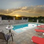 Stunning Tranquil With Private Pool 빌라