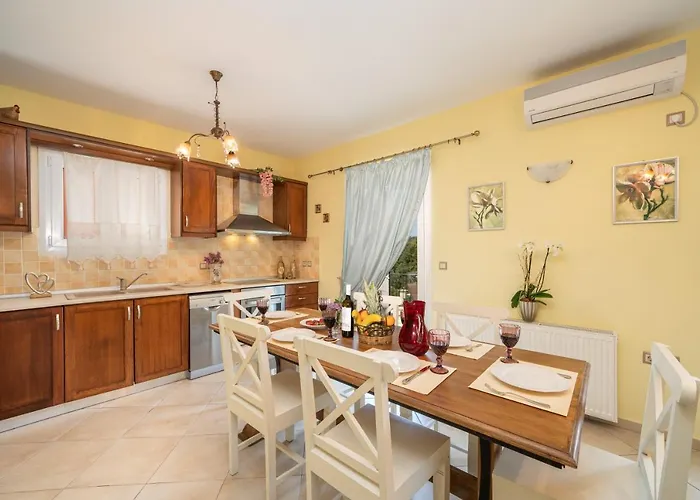 Stunning Tranquil With Private Pool *