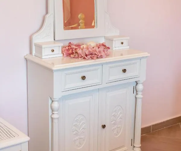 Stunning Tranquil With Private Pool *