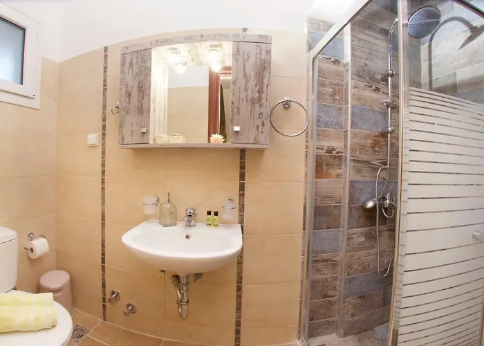 Stunning Tranquil With Private Pool *